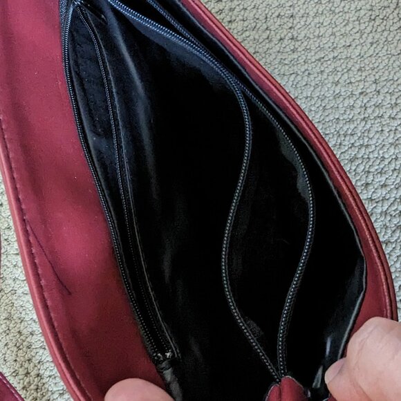 Very cute maroon red faux leather shoulder bag - perfect for fall - Picture 8 of 10